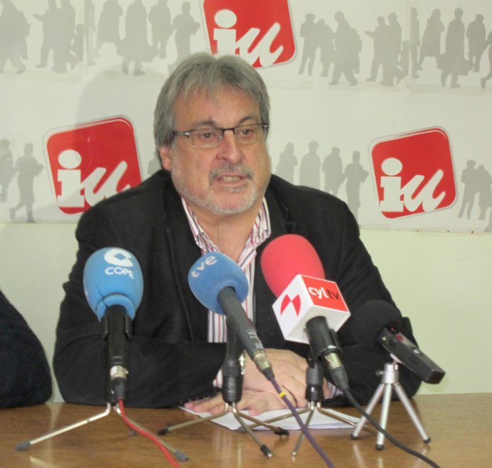 El coordinador general de IU CyL, José María González