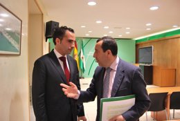 Daniel Pérez y José Luis Ruiz Espejo, en la Delegación de la Junta