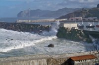 Seguridad activa alertas naranjas por viento y oleaje para este martes y el miércoles
