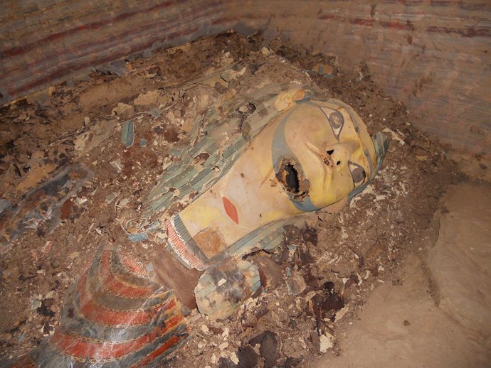 Momia del gobernador Heqaib III hallada en excavaciones anteriores de la UJA.