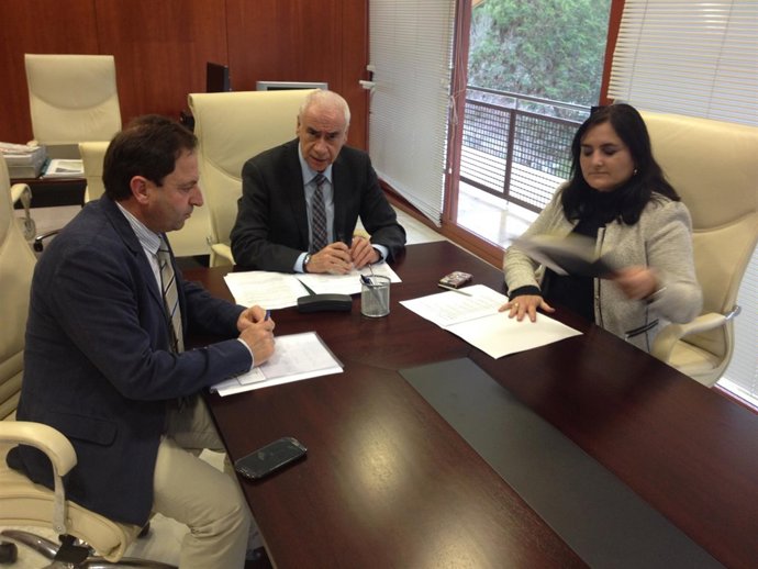 El consejero de Cultura, Luciano Alonso, junto a la delegada del ramo de Almería