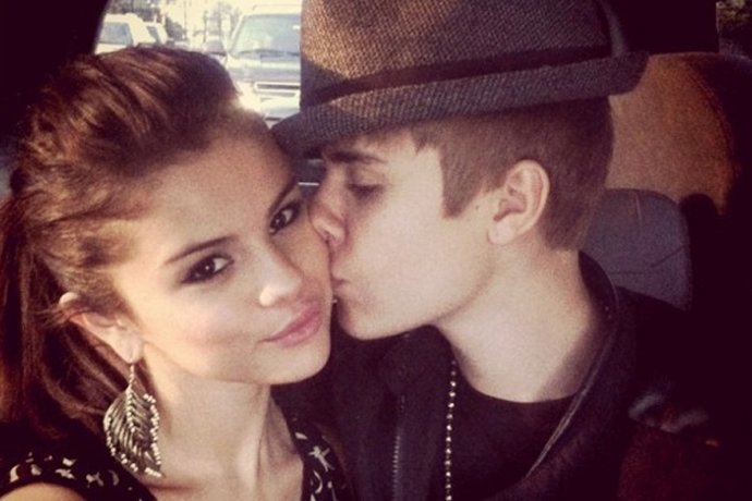 Justin Bieber cuenta como Selena Gómez perdió la virginidad con él