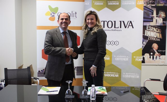 Muñoz y De Toro firman el acuerdo entre Geolit, Citoliva e Inóleo.