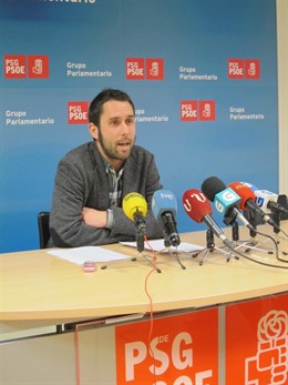 El diputado del PSdeG José Ramón Val durante una rueda de prensa