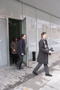 El alcalde de Cuenca confía en que "se enfoque de manera clara" su imputación tras su declaración