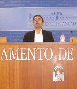Mario Jiménez, este miércoles en el Parlamento