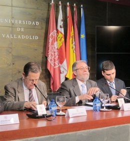 Marcos Sacristán en el centro de la imagen