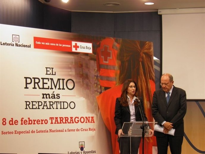 Inmaculoada García y Juan Manuel Suárez del Toro presentan el sorteo