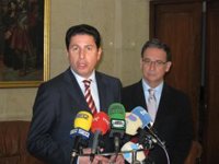 Bascuñana asegura que Fomento "no decidirá" sobre la llegada del AVE sin el acuerdo del Ayuntamiento y la Comunidad