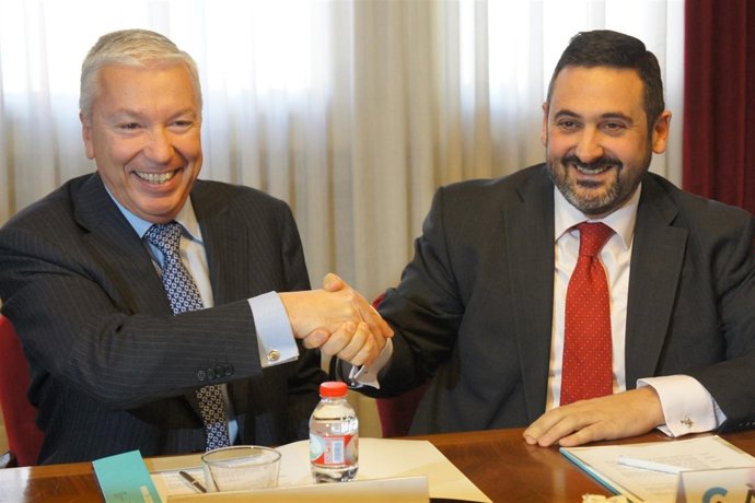 Álex Cruz (Vueling) y Antoni Abad (Cecot)                    