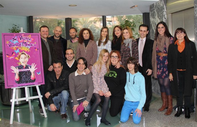 Foto de familia del equipo del cortometraje 'Se Vende Varita Mágica'.