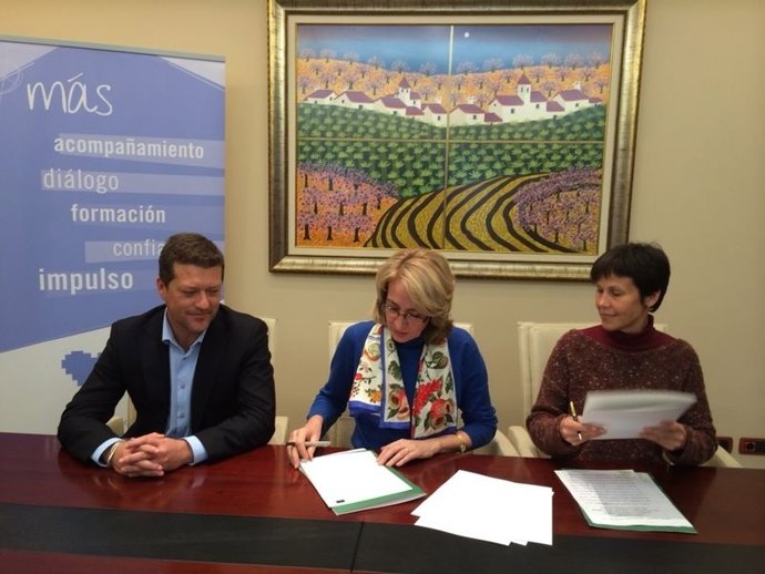 La alcaldesa de Benalmádena, Paloma García, y la delegada Marta Rueda