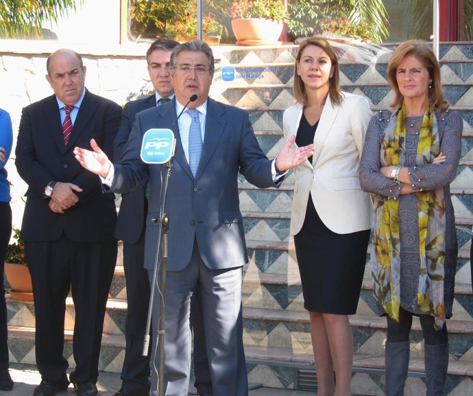 Zoido y De Cospedal en la fábrica de la empresa Famadesa en Málaga