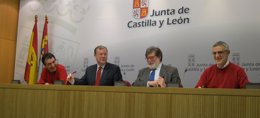 De izqu. A drcha. Hernández, Silván, Aparicio y Prieto tras la reunión