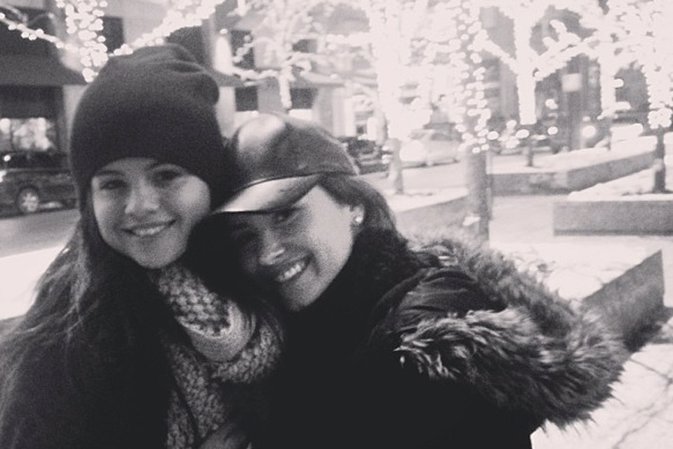 Selena se apoya en Demi Lobato