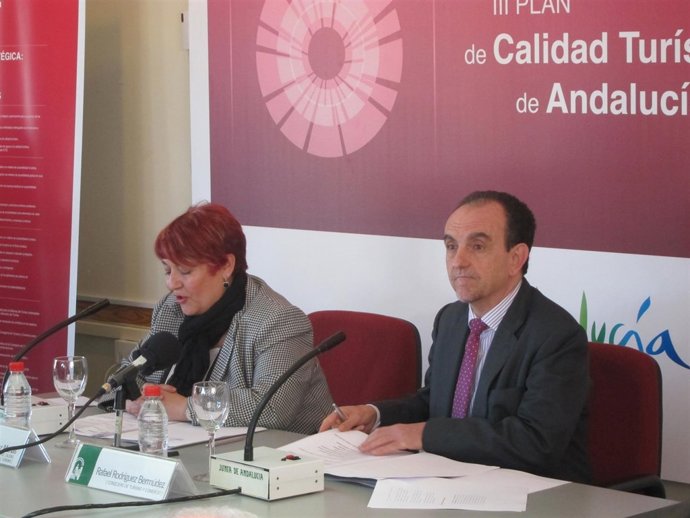 El consejero de Turismo y Comercio de la Junta, Rafael Rodríguez