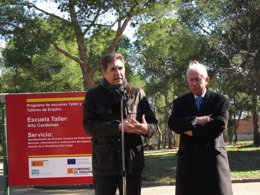 Oliván, junto a Bono, en su intervención en el acto este jueves en Valdefierro