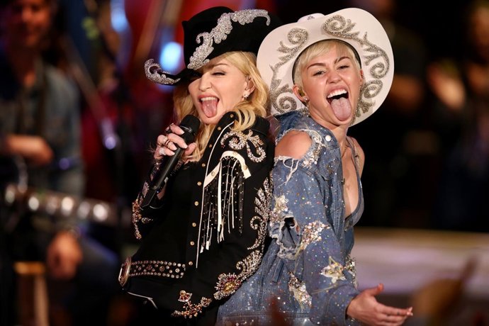 Miley Cyrus con Madonna