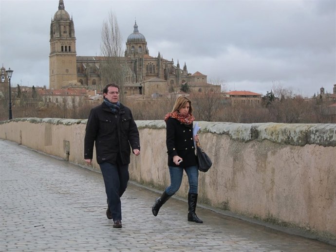 Mañueco a su llegada a un acto en el Puente Romano 