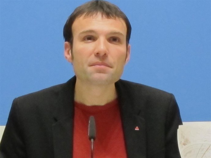 El concejal del grupo municipal de IU, Pablo Muñoz