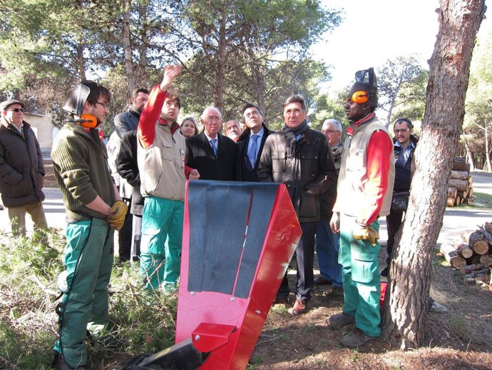 Oliván y Bono han conocido este jueves el trabajo de los alumnos en Valdefierro
