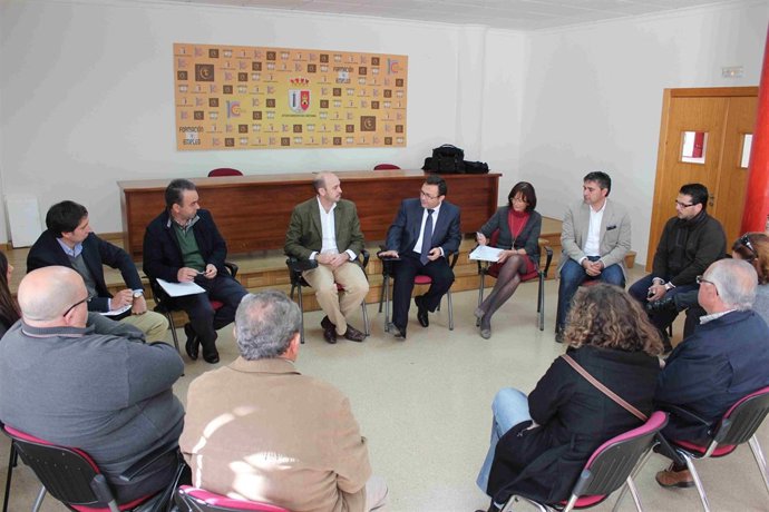 Heredia se reúne con asociaciones agrarias en Cártama