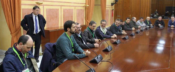 Trabajadores de Puleva en el Parlamento.