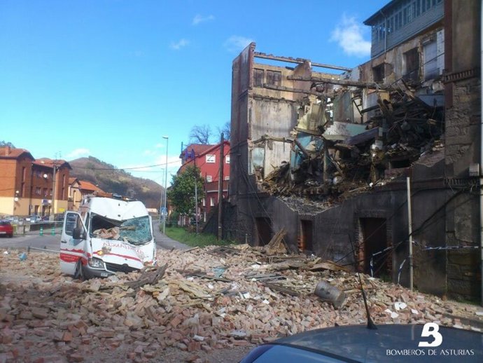 Derrumbe de edificio en Mieres por el temporal de viento