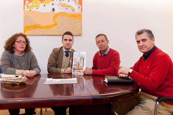 El diputado provincial Jacobo Florido y el alcalde de Frigiliana, Javier López