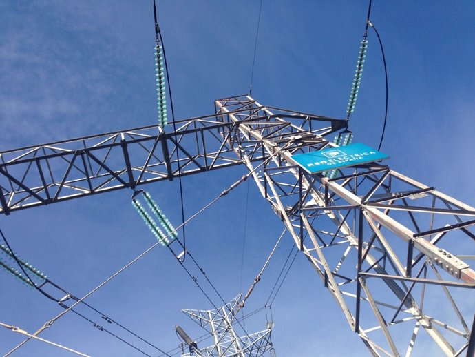 Tendido eléctrico, luz