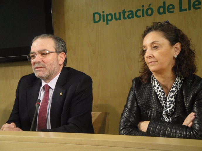 Pte.Diputació Lleida, Joan Reñé, y jefa servicios jurídicos, Chari Rodríguez