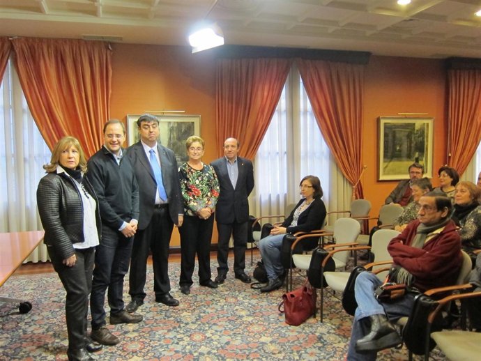 Encuentro de César Luena con miembros del CERMI