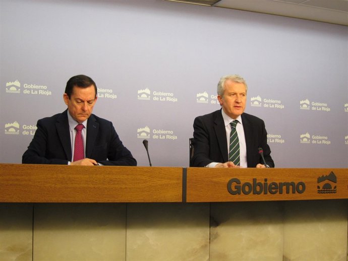 El portavoz del Gobierno y el consejero de Industria en comparecencia de prensa