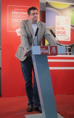 Óscar López en la rueda de prensa tras la reunión con el PSPV