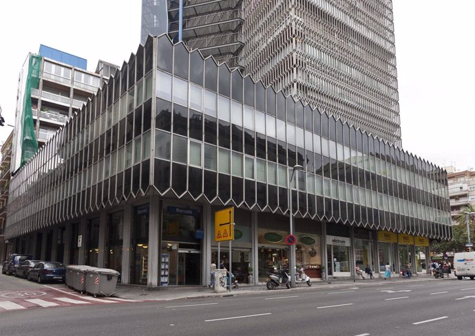 Edificio De Oficinas De Catalunyacaixa