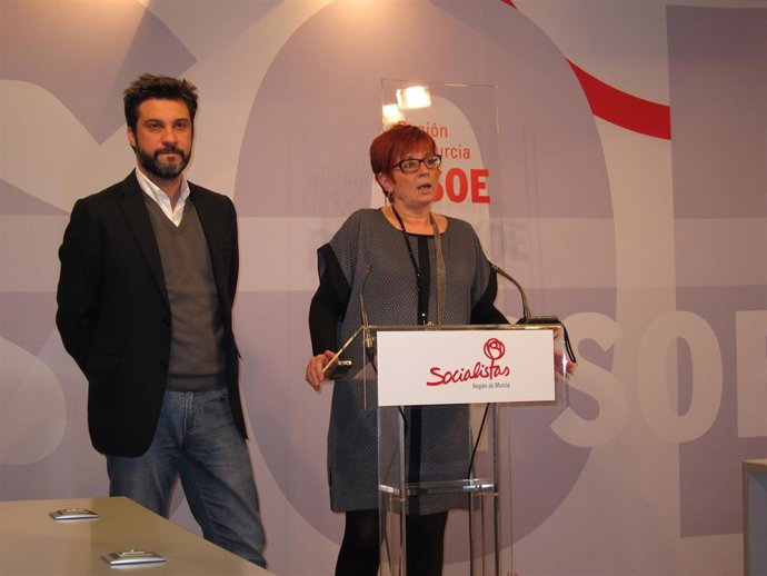 García Retegui junto a Joaquín López Pagán en rueda de prensa