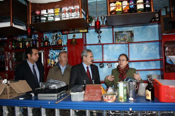 Graciano Torre visita daños del temporal en Tapia.