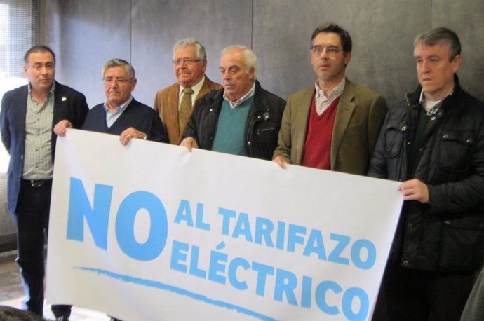 Regantes llaman en Jaén a la movilización contra el 'tarifazo' eléctrico