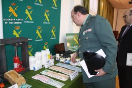 La Guardia Civil desmatenla un punto de venta de droga y dos laboratorios