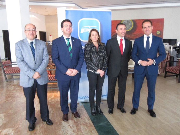 Dirigentes Del PP Asisten A Una Comida Con Militantes En Cáceres