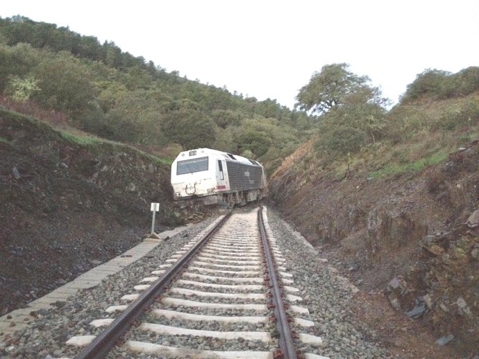 Descarrilamiento del tren de mercancías en la línea Huelva-Zafra. 