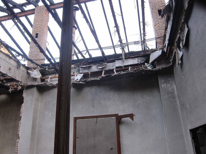 Estado en el que ha quedado la cubierta de Bombas Gens tras el incendio