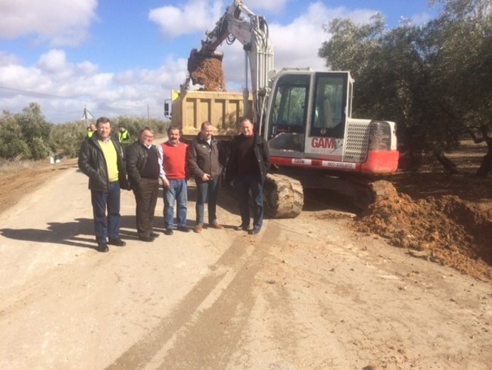 Inicio de las obras en la carretera de acceso a Villargordo desde Las Infantas