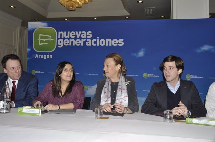 Luisa Fernanda Rudi con Octavio López, Beatriz Jurado y Ramón Celma.