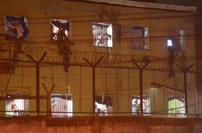 Imágenes del incendio que ocurrió en la cárcel Modelo de Barranquilla, Colombia.