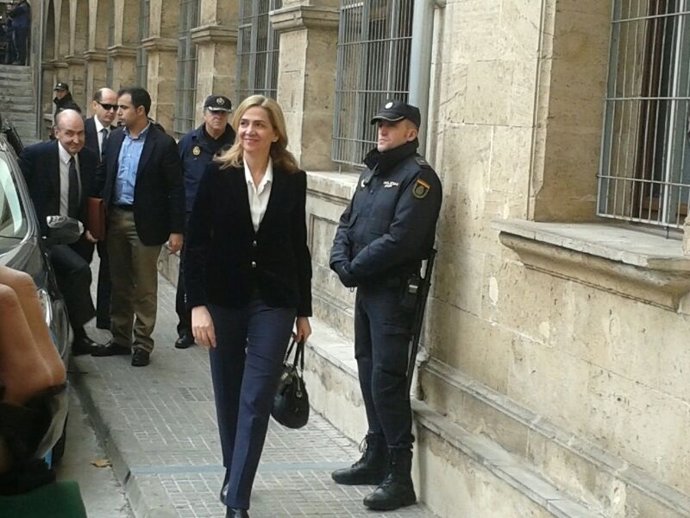 Llegada de la Infanta a los juzgados de Palma