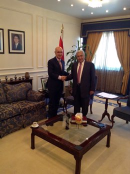 Duran se reúne en Jordania con el portavoz del gobierno, Mohammad Al-Momsni