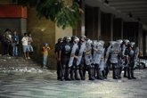 Foto: El cámara herido en las protestas de Río, en coma inducido