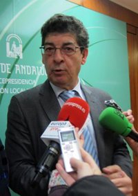 Valderas lamenta "el vodevil permanente" del PP-A y su "incapacidad" para elegir líder