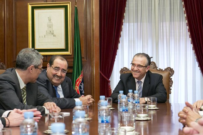 El alcalde de Pamplona recibe a una delegación del USFP de Marruecos.